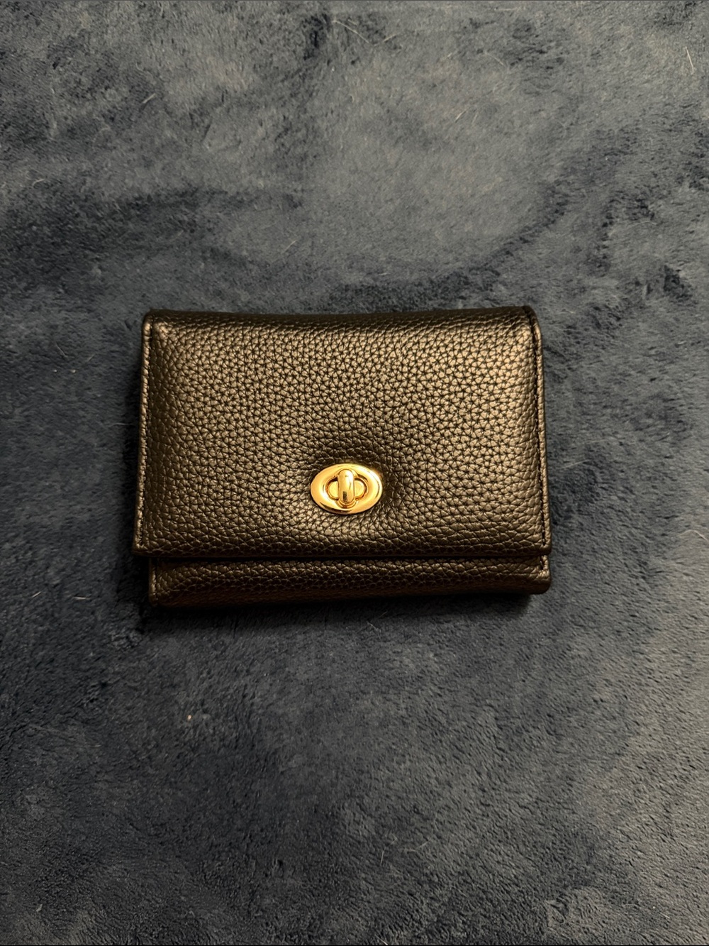 SHEIN Black Pebbled Card Holder with Gold Turn-Lock